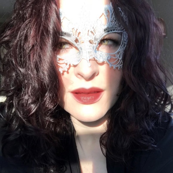 Meet your Posher, Tracey - Picture 1 of 2